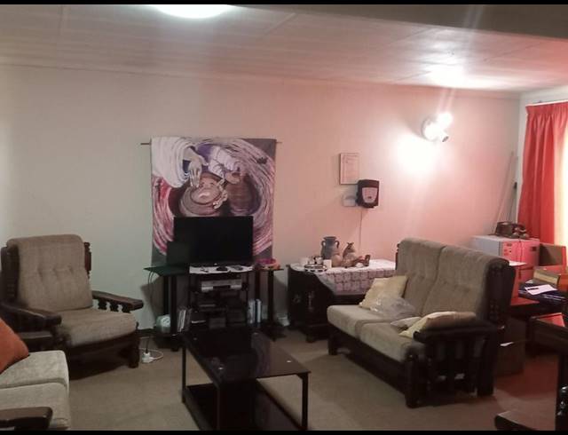 3 BEDROOM HOUSE FOR SALE IN GREENHILLS